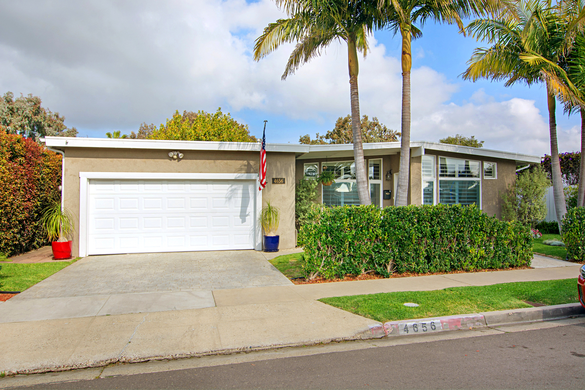 4656 Hidalgo ave